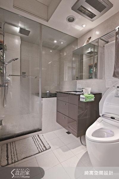 本案是間30年的華廈，原始格局因切割得過於零碎，不僅