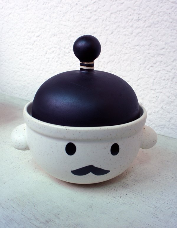 今年母親節，小編很認真地挑了兩個素面、以實用功能為