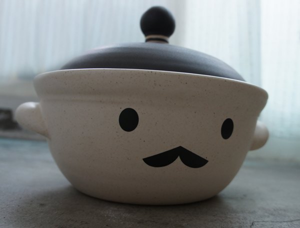 今年母親節，小編很認真地挑了兩個素面、以實用功能為