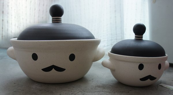 今年母親節，小編很認真地挑了兩個素面、以實用功能為