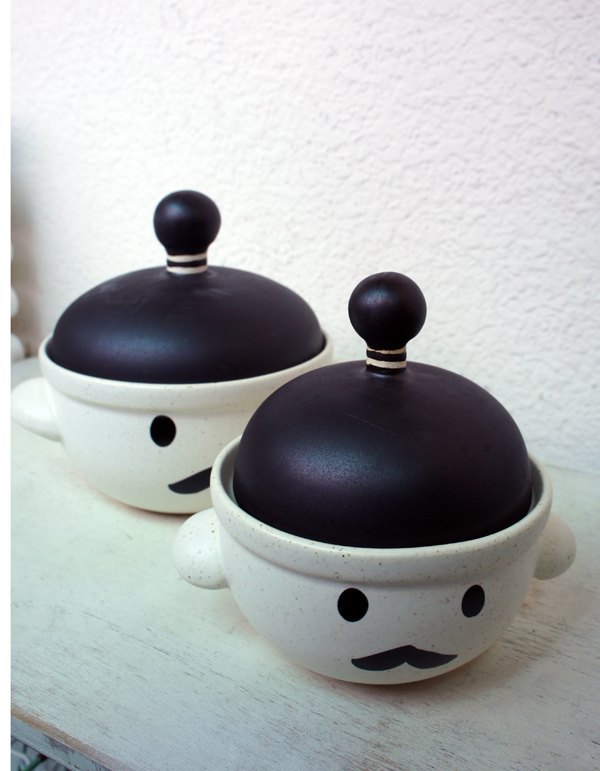 今年母親節，小編很認真地挑了兩個素面、以實用功能為