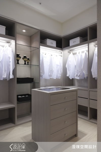 女人來說，服飾、鞋子的收納，及屬於私人空間的梳化妝