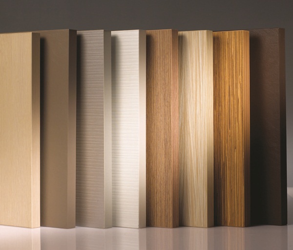 目前市面上採行的防火隔間天花板材，主要有實木、矽酸