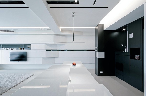 「一」代表著原點，同時也是能生出所有形象的基點。在