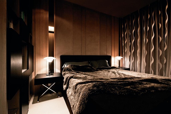 「一」代表著原點，同時也是能生出所有形象的基點。在