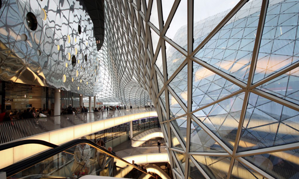 第一眼就被它獨具創意的建築外貌給攻陷了,華麗時尚的