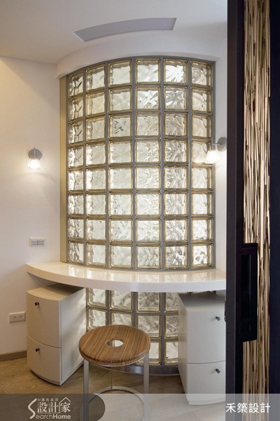 隔間意味著空間的區隔，但不一定是完整的隔牆以封閉式