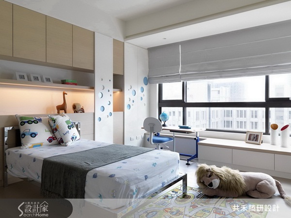 買下比鄰的兩間預售屋後,屋主就預先請來設計師對其進