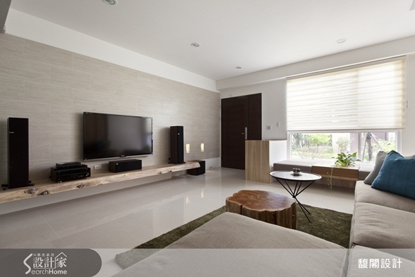 一對年輕的夫妻，在迎接新生命到來的同時，也一邊建構