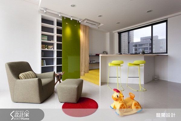 一對年輕的夫妻，在迎接新生命到來的同時，也一邊建構