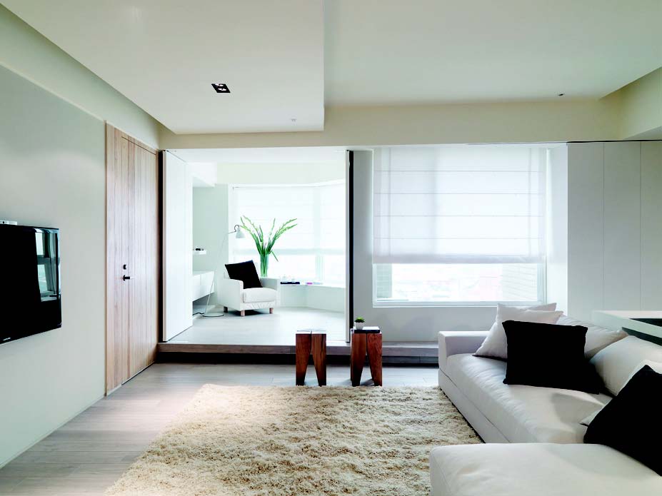 鄭小姐請設計師做設計後,為了省錢,決定自己找發小包