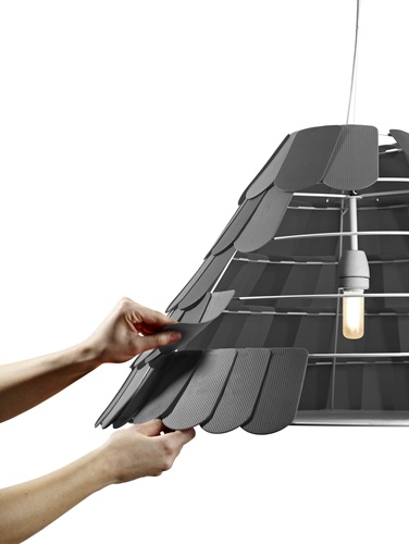 瓦片可以築起一幢房子,當然也能夠成就出一盞美麗的燈