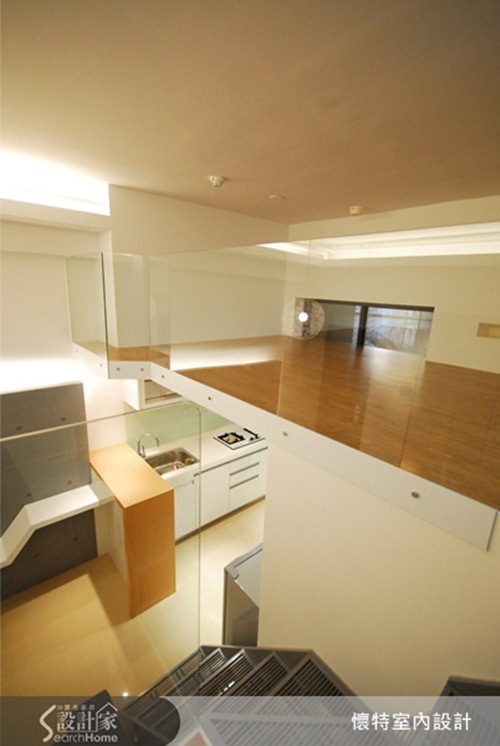 在此三米六高的挑高空間裡，屋主希望能夠擁有摩登而現