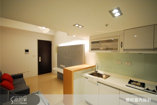 在此三米六高的挑高空間裡，屋主希望能夠擁有摩登而現