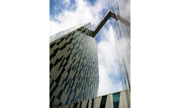 如果Frank Gehry在東歐布拉格新城區無直角的跳舞的房