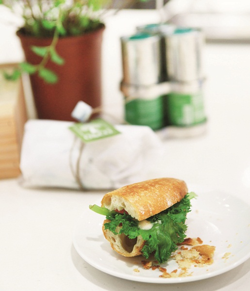 大量使用蔬果、海鮮和橄欖油,是地中海料理的特色;本