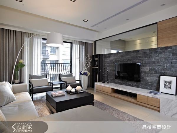 想要營造風格居家，除了選對家具和色彩外，善用不同材