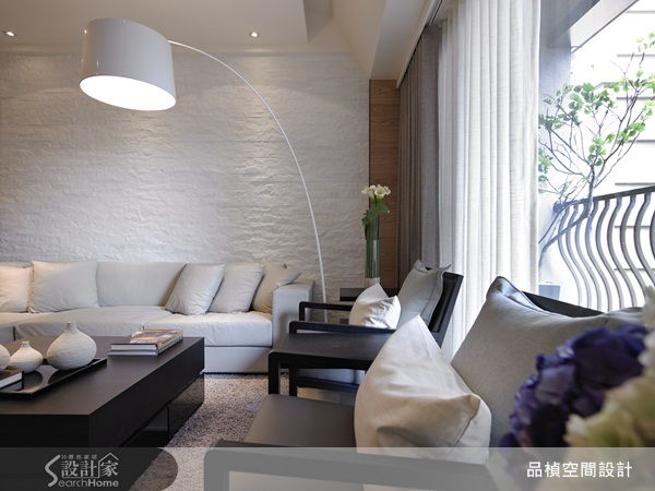 想要營造風格居家，除了選對家具和色彩外，善用不同材