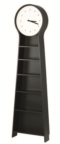 自10年前踏入陳列設計的領域，歷經百貨櫥窗設置、服裝