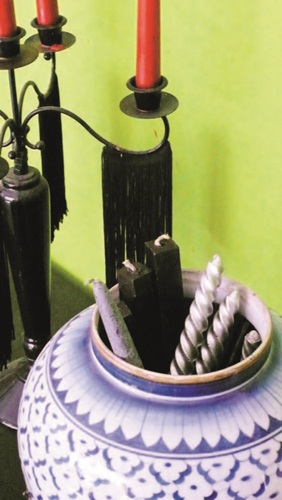 自10年前踏入陳列設計的領域，歷經百貨櫥窗設置、服裝