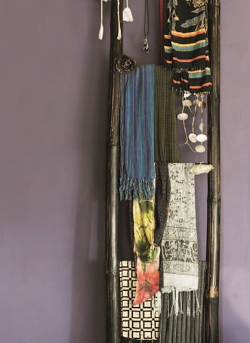 自10年前踏入陳列設計的領域，歷經百貨櫥窗設置、服裝