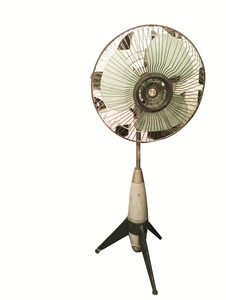 比起現代家電，老家電的線條不僅特別安靜、乾淨，還能