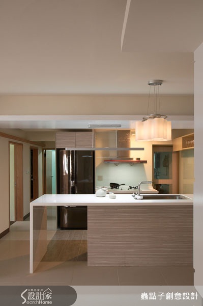 大多數人都認為「我家不夠大，吧台？！算了吧！」，其