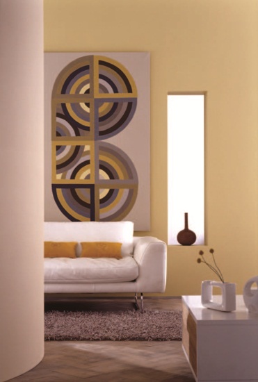 想要讓暖色系的紅橙黃三色出現在夏季，其實只要注意調