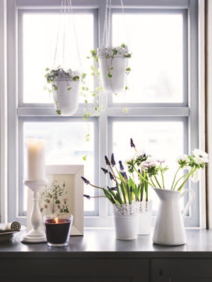 想要讓暖色系的紅橙黃三色出現在夏季，其實只要注意調