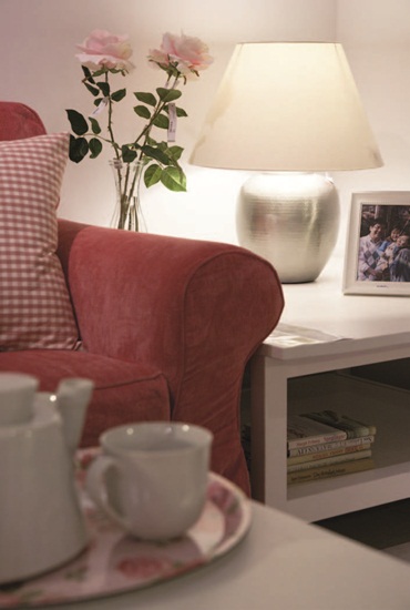 想要讓暖色系的紅橙黃三色出現在夏季，其實只要注意調