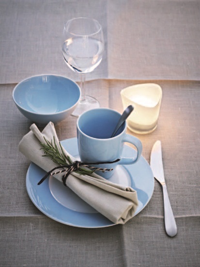 想要讓暖色系的紅橙黃三色出現在夏季，其實只要注意調