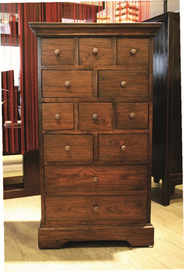 一般在選配現成櫃體時,重點不在量多,而是選擇1~2件