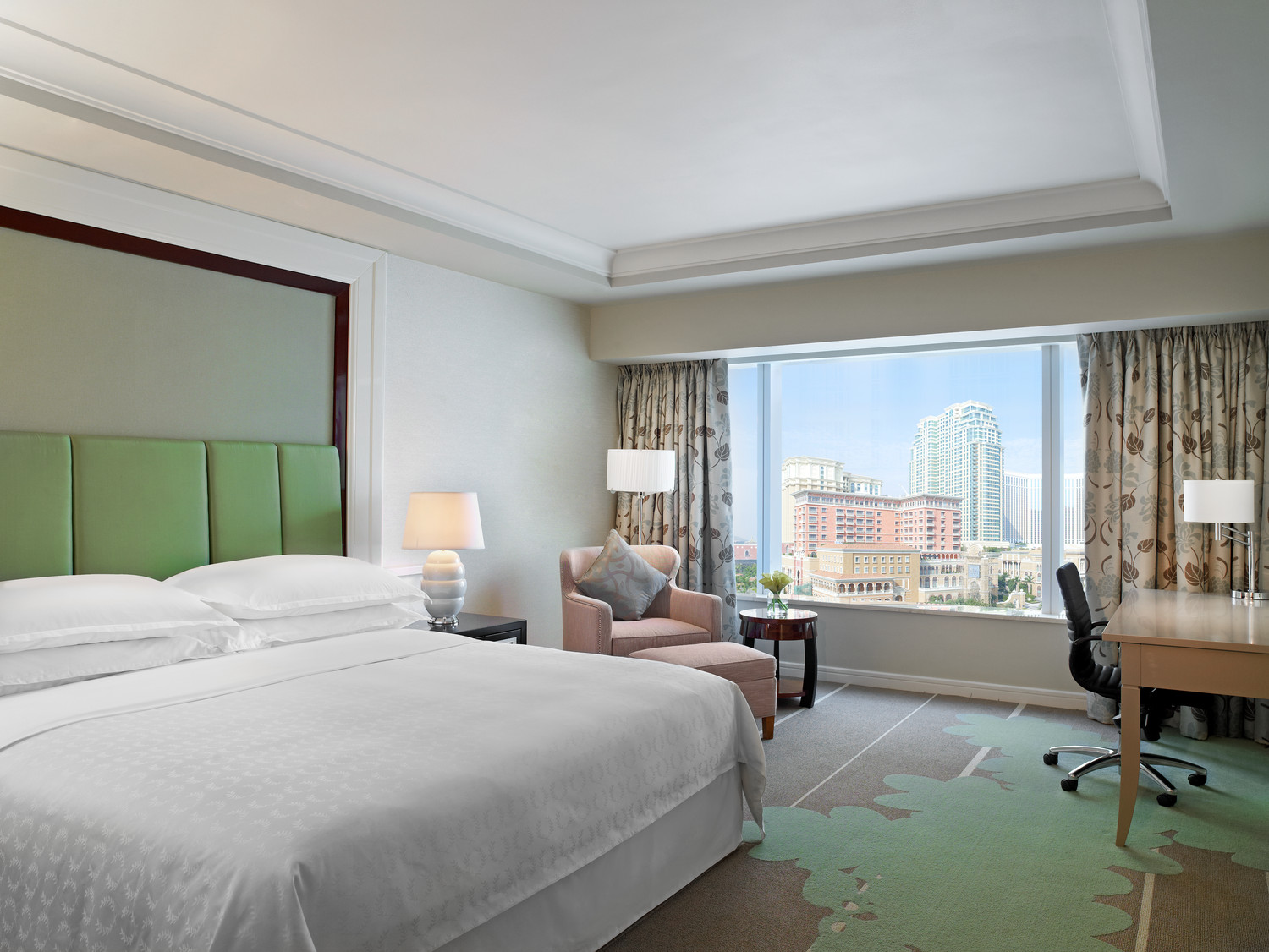 澳門全城開始倒數,迎接將於2012年9月開幕的「澳門喜