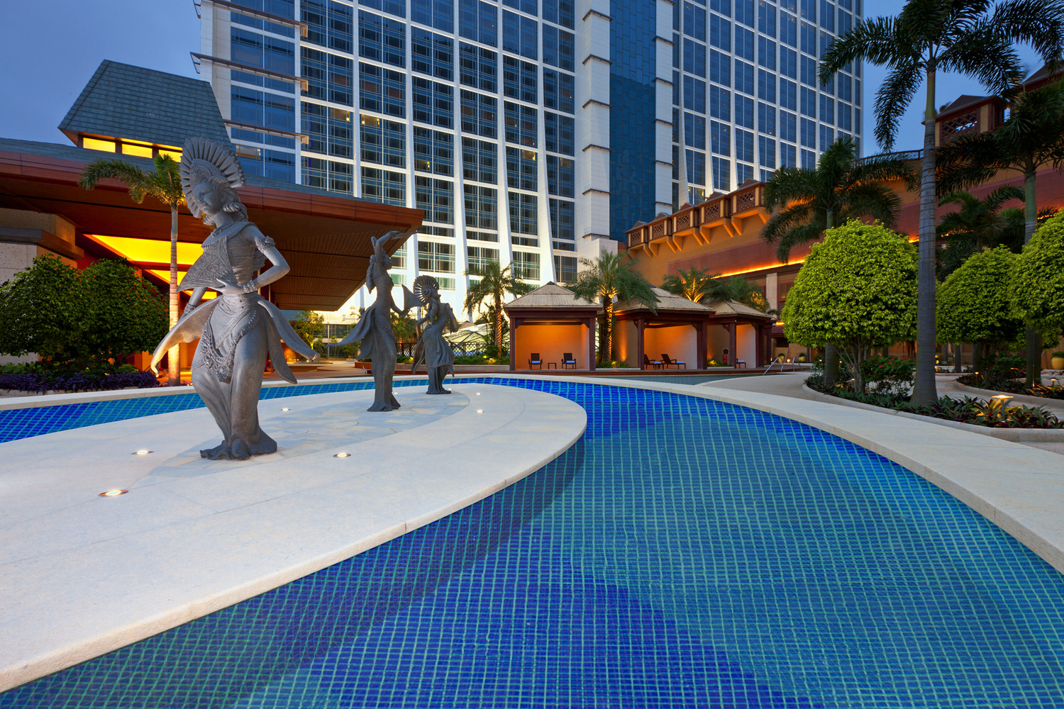 澳門全城開始倒數,迎接將於2012年9月開幕的「澳門喜