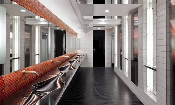 你有過這樣的經驗嗎?下班後,到一個沒有人認識自己的