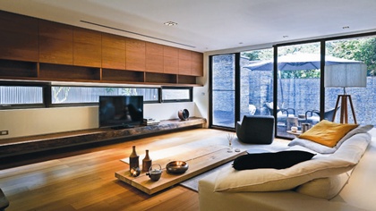 愛樹也愛木的屋主，對於植栽和木料的知識豐富，品味獨