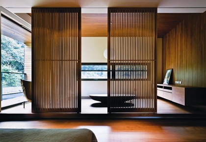 愛樹也愛木的屋主，對於植栽和木料的知識豐富，品味獨