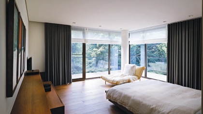 愛樹也愛木的屋主，對於植栽和木料的知識豐富，品味獨