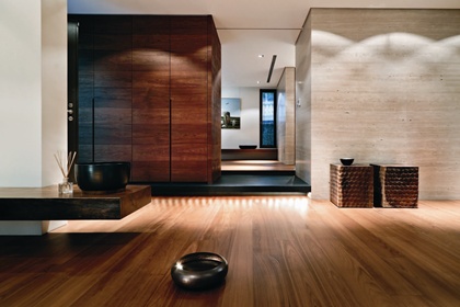 愛樹也愛木的屋主，對於植栽和木料的知識豐富，品味獨