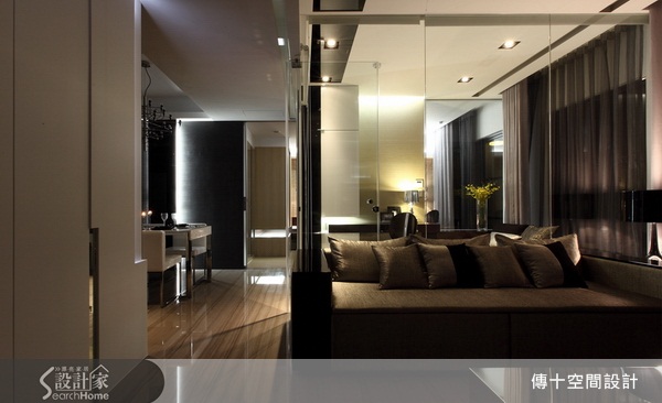 25坪的空間中，不改變原始3房格局，卻以玻璃和鏡面等