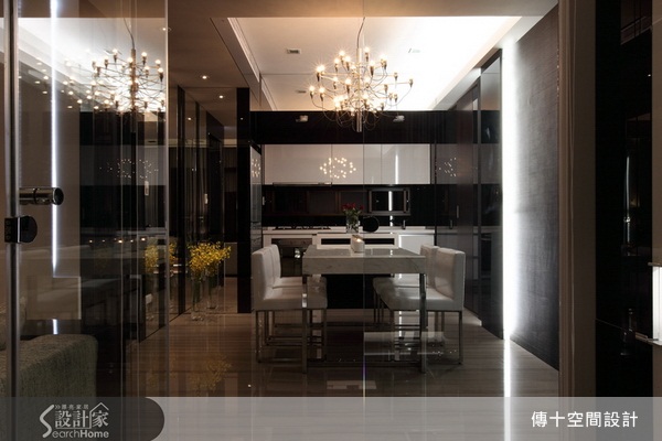 25坪的空間中，不改變原始3房格局，卻以玻璃和鏡面等