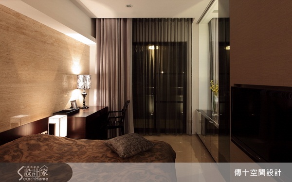 25坪的空間中，不改變原始3房格局，卻以玻璃和鏡面等