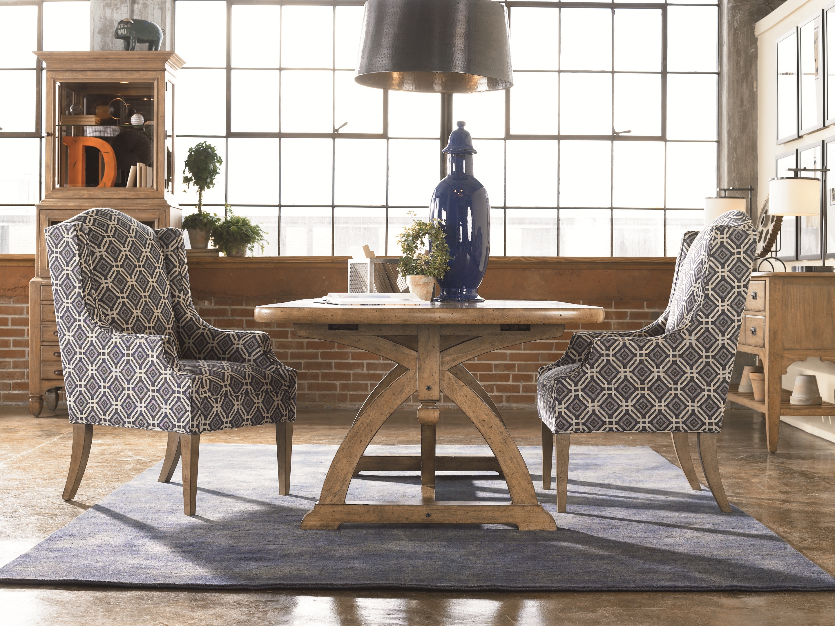 為慶祝父親節,代理眾多美式時尚家具品牌的麗居國際,