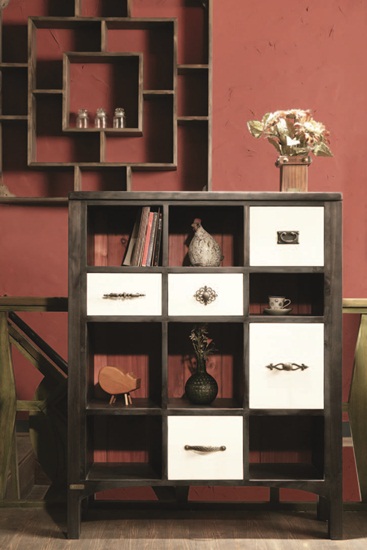 一般在選配現成櫃體時,重點不在量多,而是選擇1~2件