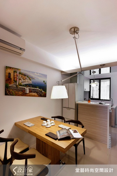 廚房空間在家庭空間裡屬於機能性較強的區域，因此在設