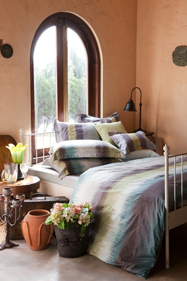 以Eco-Hedonism延伸而出藉由旅行探索自己為基調,輔以