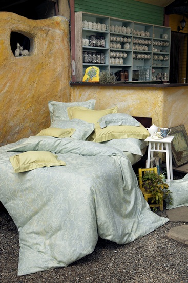 以Eco-Hedonism延伸而出藉由旅行探索自己為基調,輔以