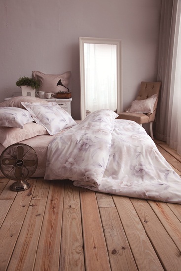 以Eco-Hedonism延伸而出藉由旅行探索自己為基調,輔以