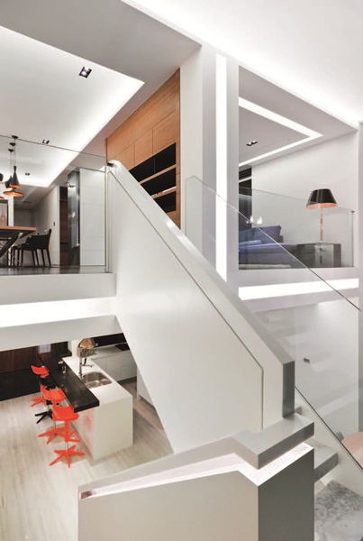 這是間40年的老屋，面對裝修，設計師並不著墨於室內空