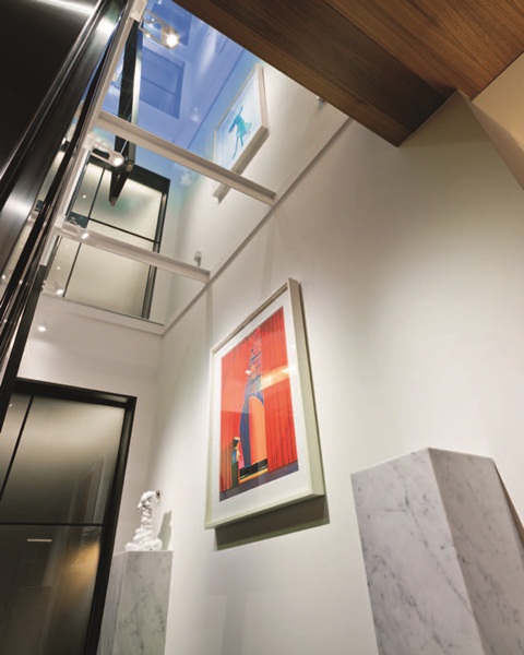 這是間40年的老屋，面對裝修，設計師並不著墨於室內空